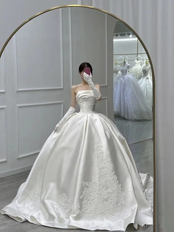 Bid Farewell To The Old Season Stunning White Strapless Satin Wedding Dress,White Bridal Gown Y6859