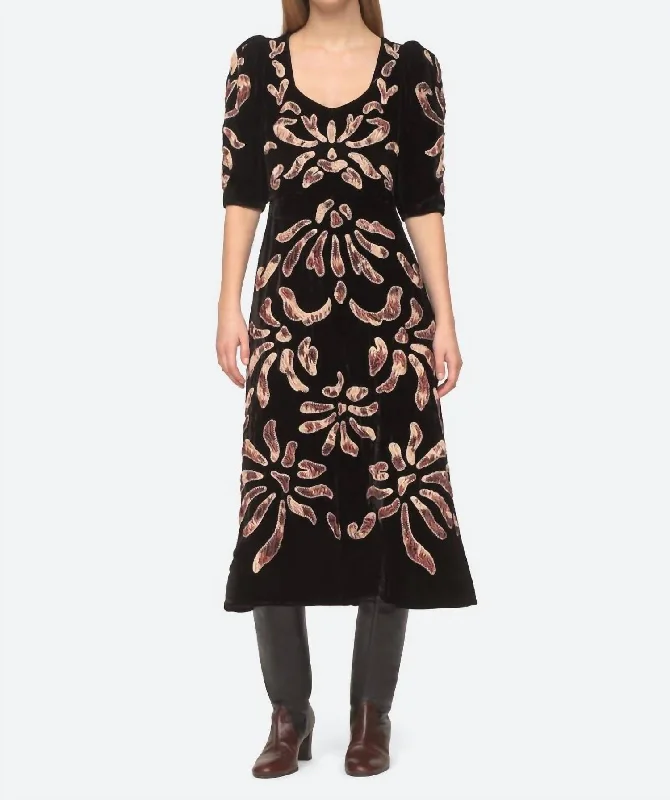 Chic Styles Veda Dress In Black