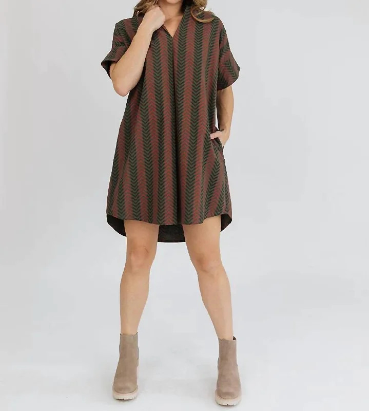 Chic Women's Outfit Ideas Chennai Dress In Chevron Fern Red