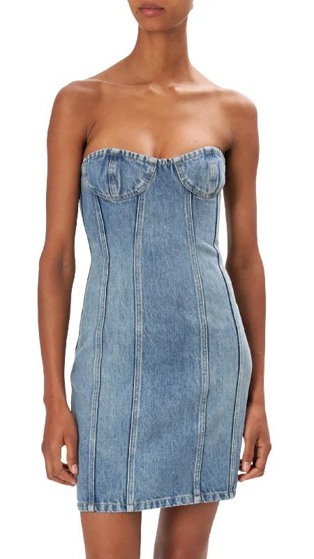 Huge Markdowns Kylen Dress In Light Wash Denim