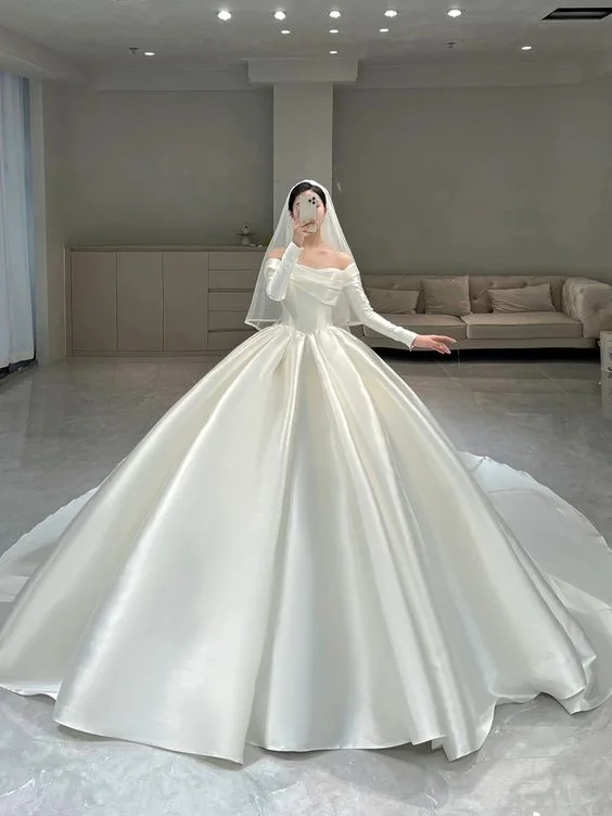 Catch Every Fashion Trend Modest White Satin Puffy Wedding Dress,White Bridal Gown Y6737