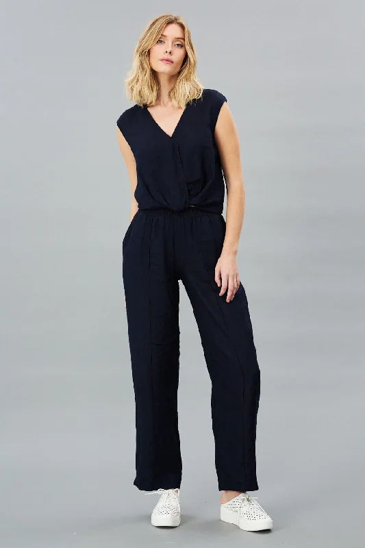 Vintage-Inspired Style Offers Linen Straight Leg Pant