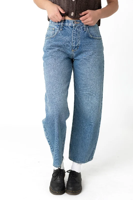 Fashionable Women’s Wardrobe Chandler Barrel Jean